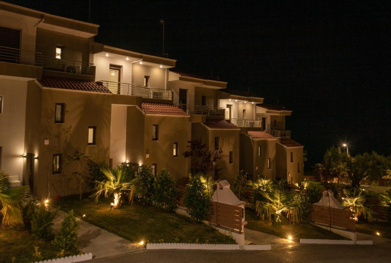 Pefkohori Golden Mountain Beach Villas Bagian luar foto