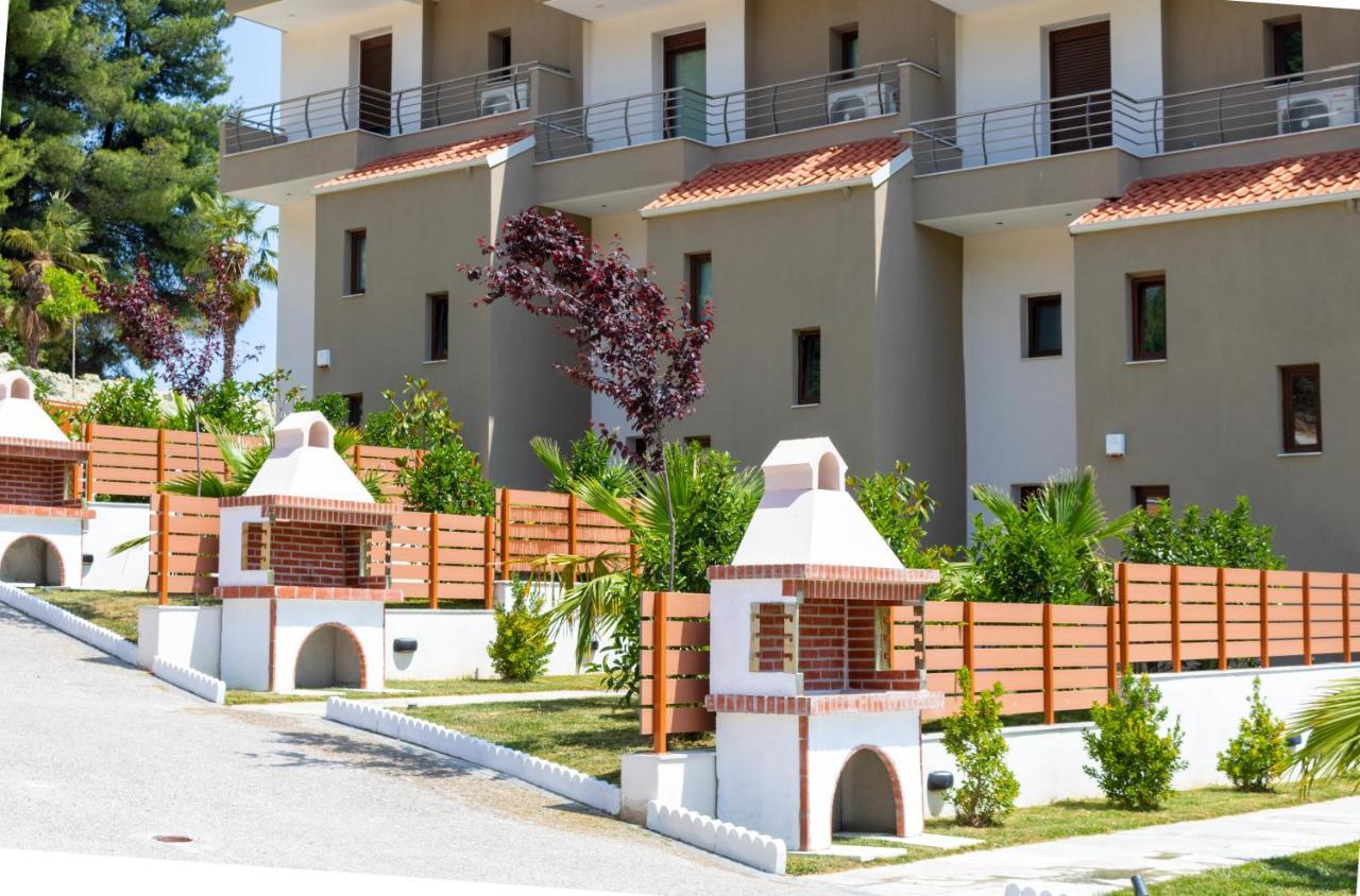Pefkohori Golden Mountain Beach Villas Bagian luar foto