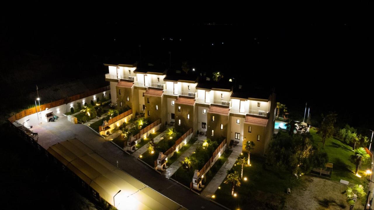 Pefkohori Golden Mountain Beach Villas Bagian luar foto
